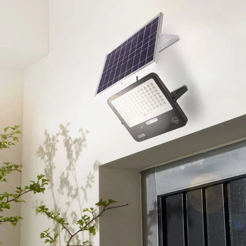PROIECTOR CU PANOU SOLAR